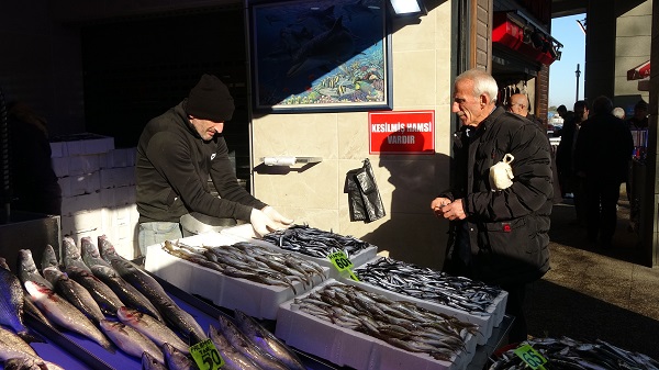Foto - Hamsinin kilosu cep yakıyor