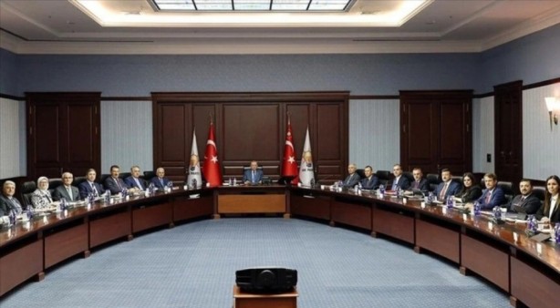 Foto - Hande Fırat’tan Türkiye gündemine oturacak yazı! AK Parti’de kimler görevden alınacak? "Bu, Erdoğan’da ters teper" diyerek duyurdu 