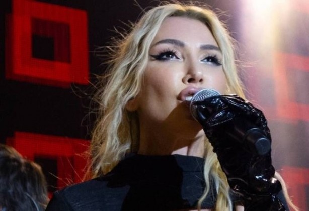 Foto - Hande Yener’e çok büyük şok! Neye uğradığını şaşırdı! Bunu hiç kimse beklemiyordu