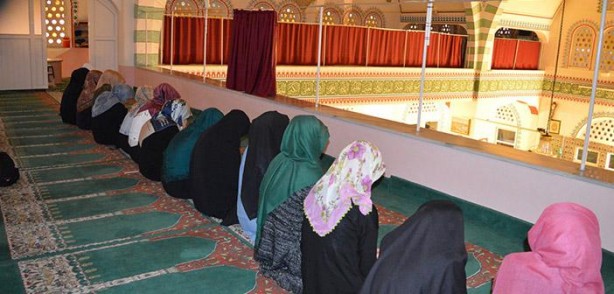 Foto - Hangi durumlarda Cuma namazı kılınmaz? Kadınlara Cuma namazı farz mıdır?