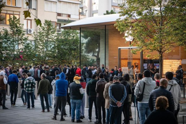 Foto - Hani kriz vardı! Karşınızda 57 bin TL’lik telefon kuyruğu