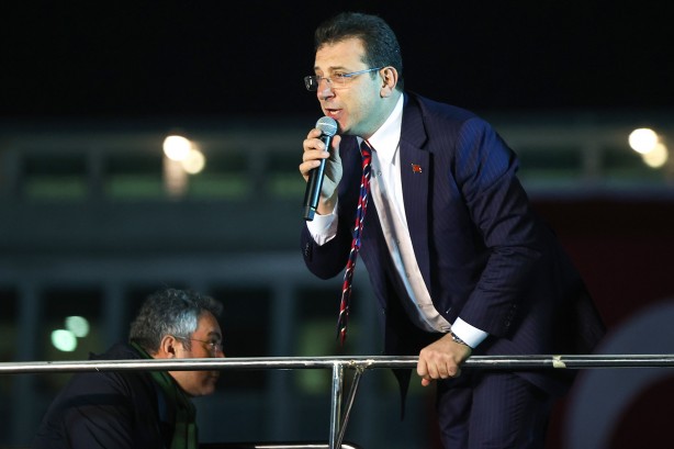 Hani yalakadan sanatçı olmazdı! Çalgı çengi takımı sıraya dizildi