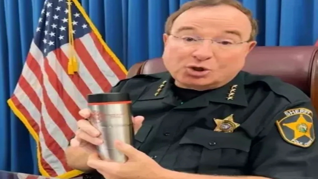 Foto - Hapishane girişinde fark edildi! Midesinden devasa termos çıktı