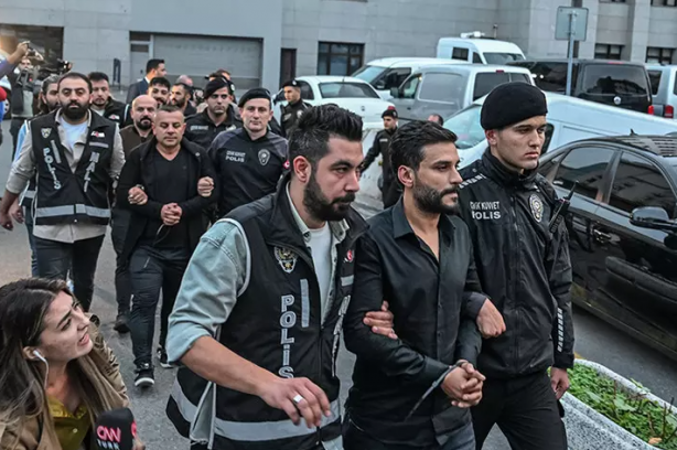 Foto - Hapishaneden ilk fotoğraf geldi! Dilan-Engin Polat çifti gündeme oturdu! Bakın nasıl poz verdiler