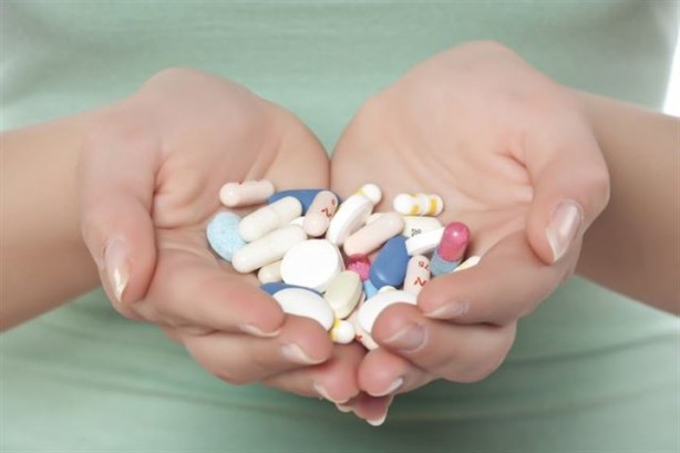 Foto - Hapları kırıp içmek öldürebilir!