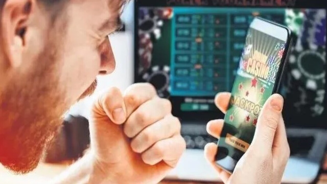 Foto - Haram para saadet getirmez! Gençler sanal kumarın peşinde