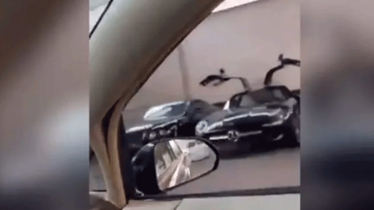 Foto - Haramzade katil... Esed'in garajındaki araçlar ağızları açık bıraktı