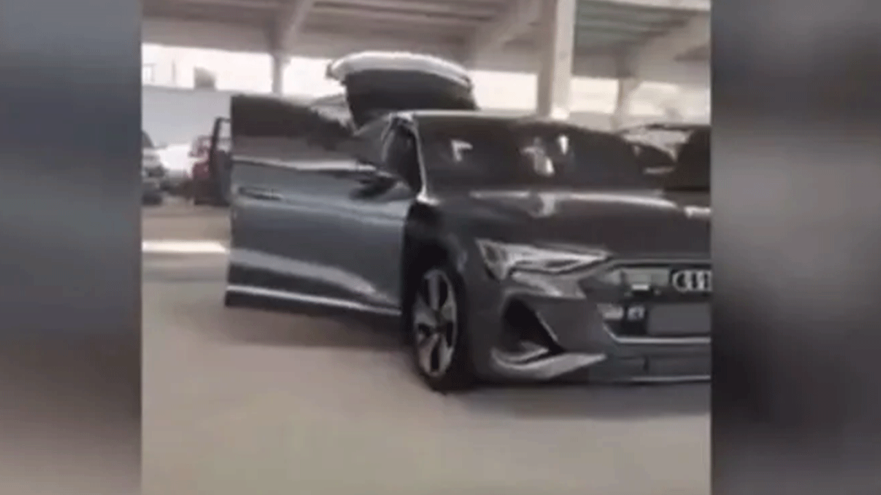 Foto - Haramzade katil... Esed'in garajındaki araçlar ağızları açık bıraktı