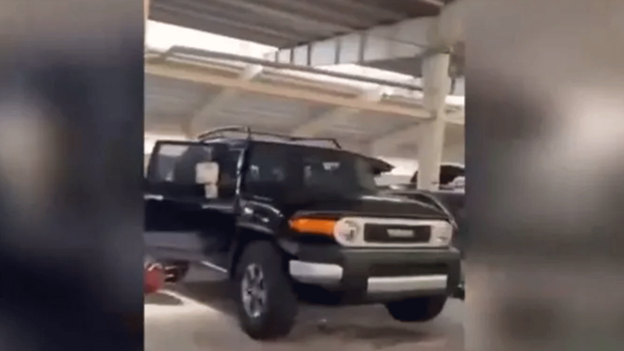 Foto - Haramzade katil... Esed'in garajındaki araçlar ağızları açık bıraktı