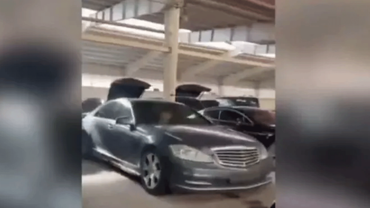 Foto - Haramzade katil... Esed'in garajındaki araçlar ağızları açık bıraktı