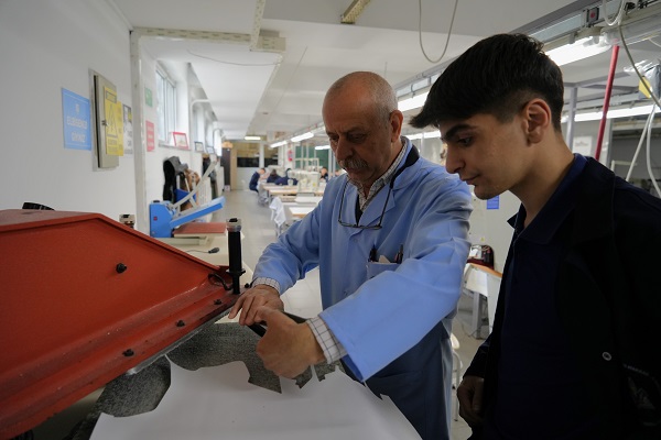 Foto - Harçlıklarını böyle çıkarıyorlar! Bu lisenin Türkiye'de bir örneği daha yok