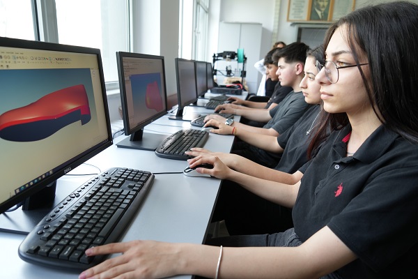 Foto - Harçlıklarını böyle çıkarıyorlar! Bu lisenin Türkiye'de bir örneği daha yok