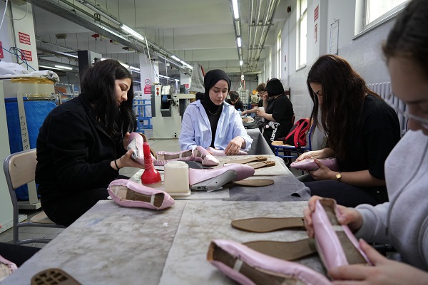 Foto - Harçlıklarını böyle çıkarıyorlar! Bu lisenin Türkiye'de bir örneği daha yok