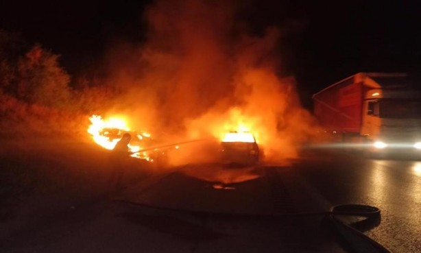 Hareket halindeyken tutuştu! Yangın, araziye sıçradı