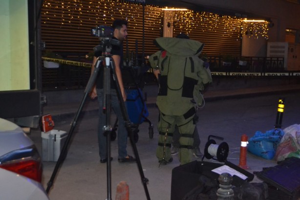 Foto - Hareketli anlar! Şüpheli çanta içinden el bombası çıktı