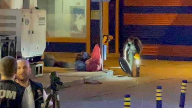 Foto - Hareketli anlar! Şüpheli çanta içinden el bombası çıktı