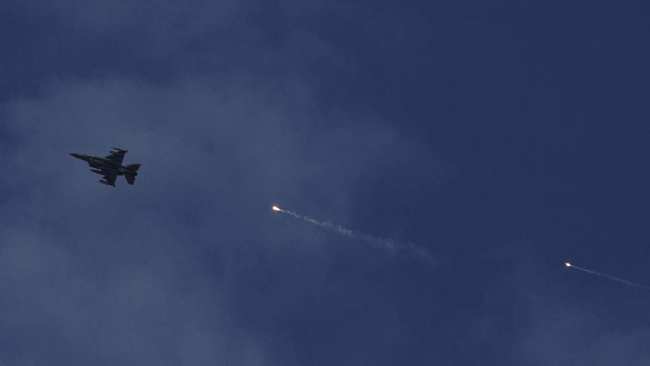 Hareketli saatler! Suriye vuruldu