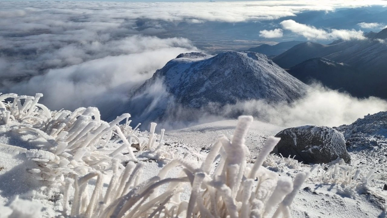 Foto - Hasan Dağı beyaz örtüye büründü! Zirveden kartpostallık manzaralar