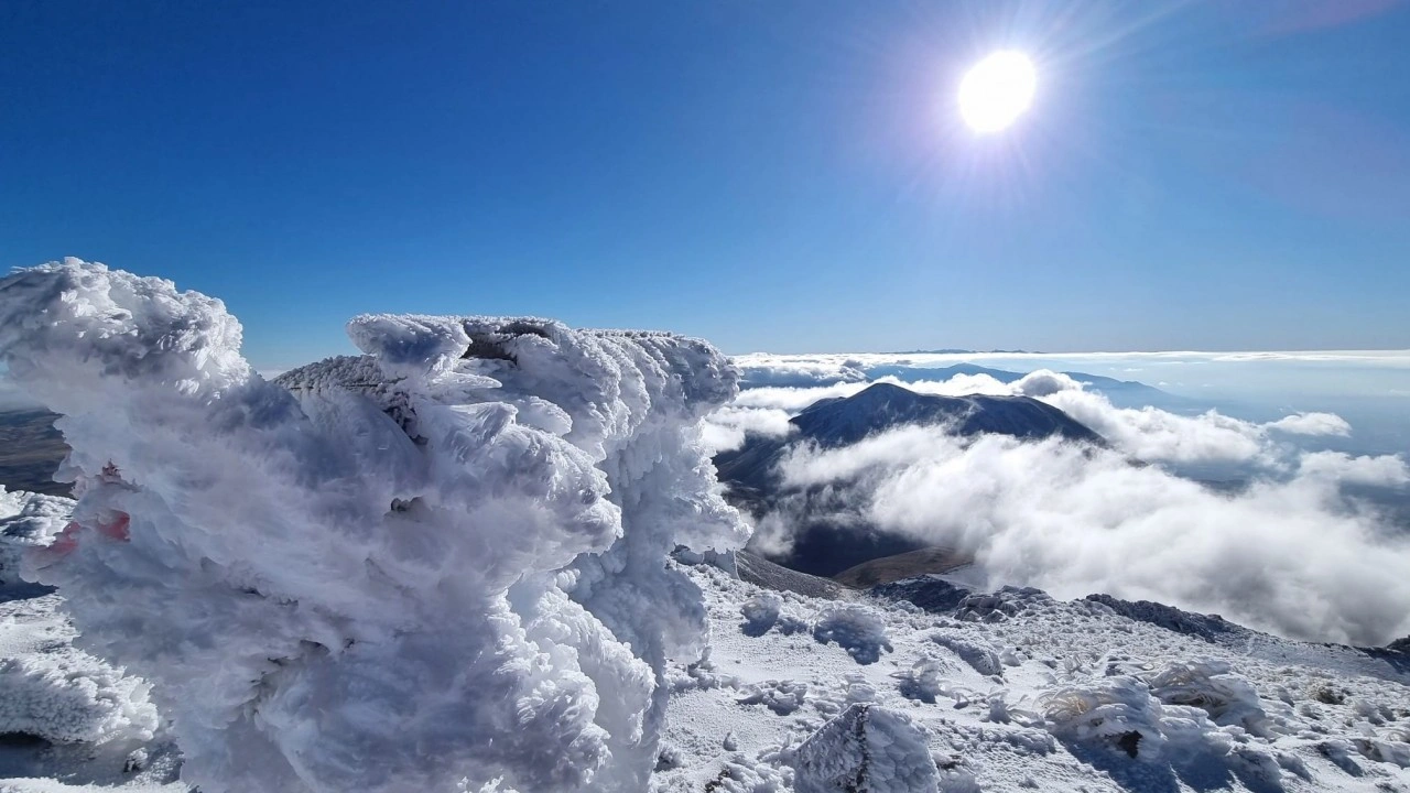 Hasan Dağı beyaz örtüye büründü! Zirveden kartpostallık manzaralar