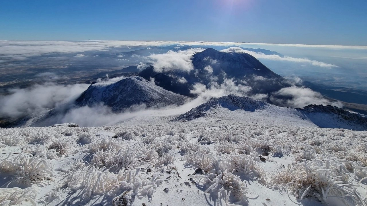 Foto - Hasan Dağı beyaz örtüye büründü! Zirveden kartpostallık manzaralar