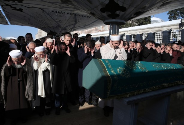 Foto - Hasan Karakaya ağabeyimiz son yolculuğuna uğurlandı