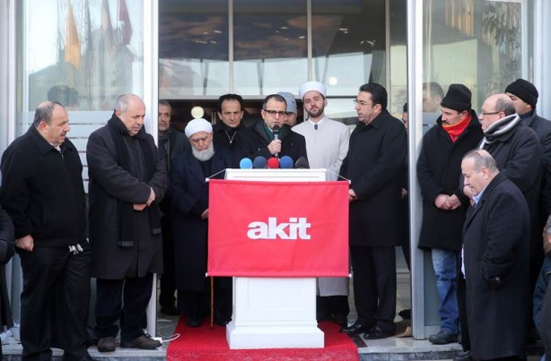 Foto - Hasan Karakaya AKİT binasından dualarla uğurlandı