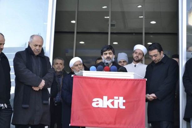 Foto - Hasan Karakaya AKİT binasından dualarla uğurlandı