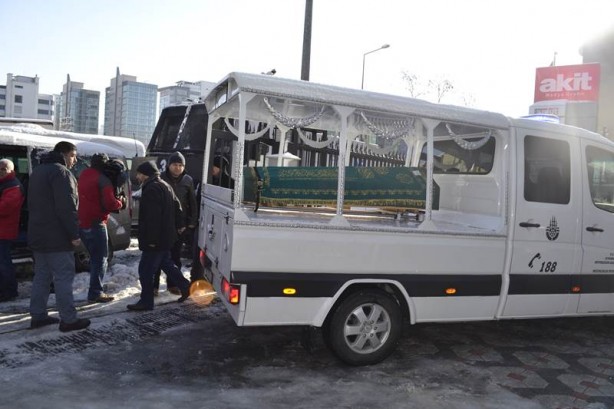 Foto - Hasan Karakaya AKİT binasından dualarla uğurlandı