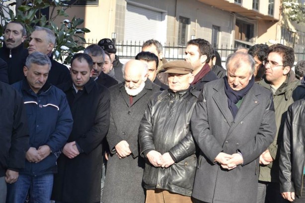 Foto - Hasan Karakaya AKİT binasından dualarla uğurlandı