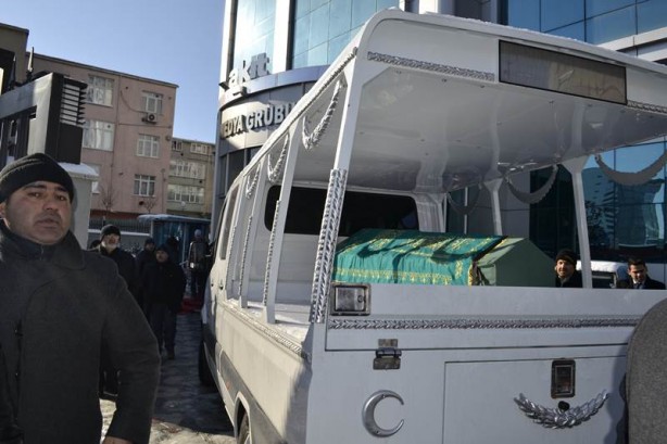 Foto - Hasan Karakaya AKİT binasından dualarla uğurlandı