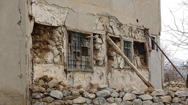 Foto - Hasar gün geçtikçe ortaya çıkıyor! Deprem Sarız'ı bu hale getirdi