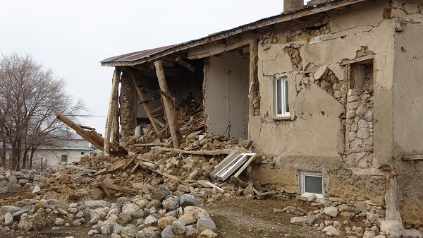 Hasar gün geçtikçe ortaya çıkıyor! Deprem Sarız'ı bu hale getirdi