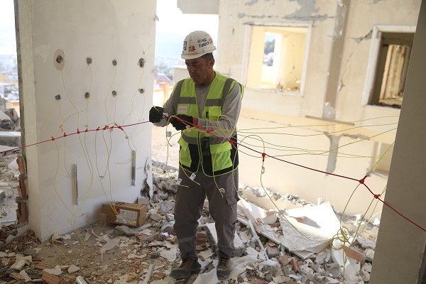 Foto - Hasarlı binalar böyle yıkılıyor