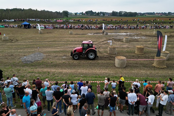 Foto - Hasat sezonunun sonunda traktörler yarıştı