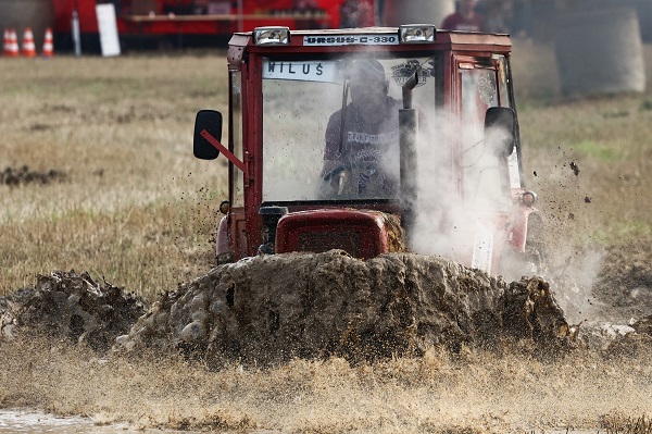 Foto - Hasat sezonunun sonunda traktörler yarıştı