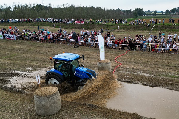 Foto - Hasat sezonunun sonunda traktörler yarıştı