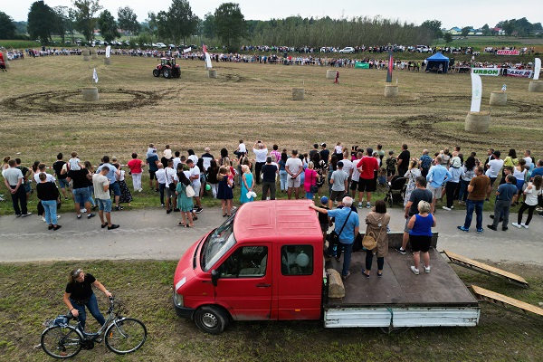 Foto - Hasat sezonunun sonunda traktörler yarıştı