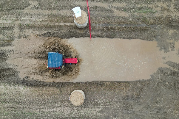 Foto - Hasat sezonunun sonunda traktörler yarıştı