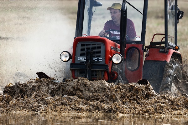Foto - Hasat sezonunun sonunda traktörler yarıştı