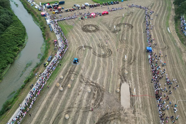 Foto - Hasat sezonunun sonunda traktörler yarıştı