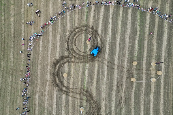 Foto - Hasat sezonunun sonunda traktörler yarıştı