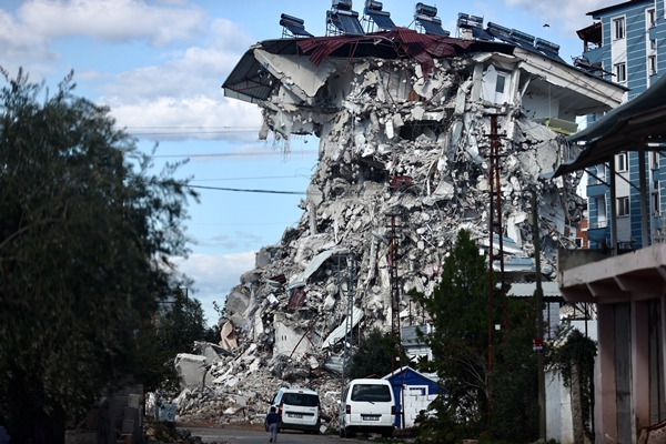 Foto - Hassa ilçesinde 191 binanın enkazı kaldırıldı