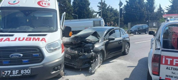 Foto - Hasta taşıyan ambulans ile otomobil çarpıştı