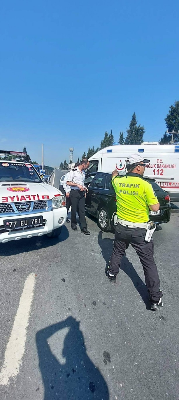 Foto - Hasta taşıyan ambulans ile otomobil çarpıştı
