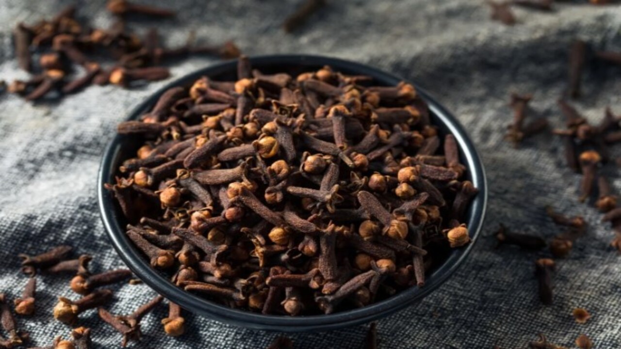 Foto - Hastalıklara karşı doğal yöntem! Bu karışımı peteğin üstüne koyunca bakın ne oluyor