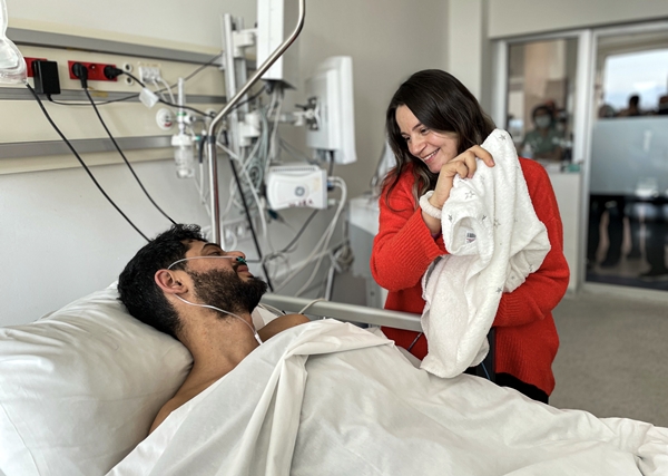 Foto - Hastane enkazından 261 saat sonra kurtarılan baba 12 günlük bebeğiyle buluştu