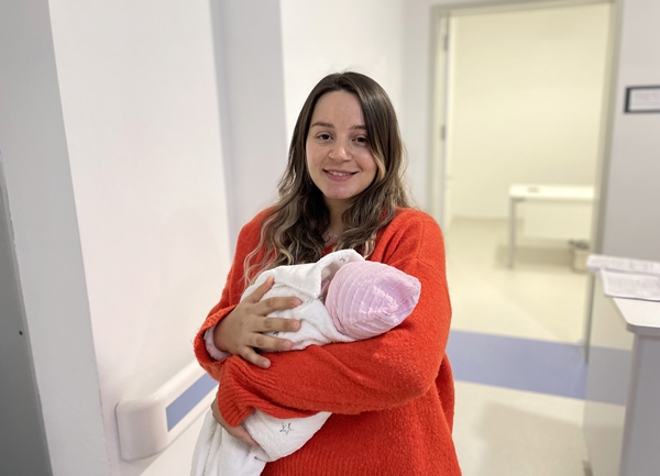 Foto - Hastane enkazından 261 saat sonra kurtarılan baba 12 günlük bebeğiyle buluştu