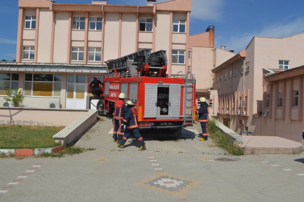 Foto - Hastanede tatbikat gerçeğini aratmadı