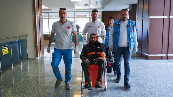Foto - Hastaneden ambulansla oy vermeye gitti