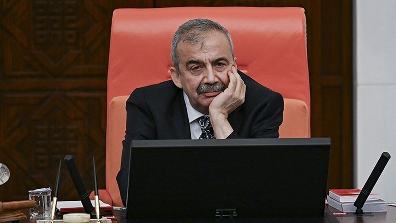 Hastaneye kaldırılan ve durumu kritik olan Sırrı Süreyya Önder’le ilgili flaş gelişme! Az önce tüm Türkiye’ye ilan edildi